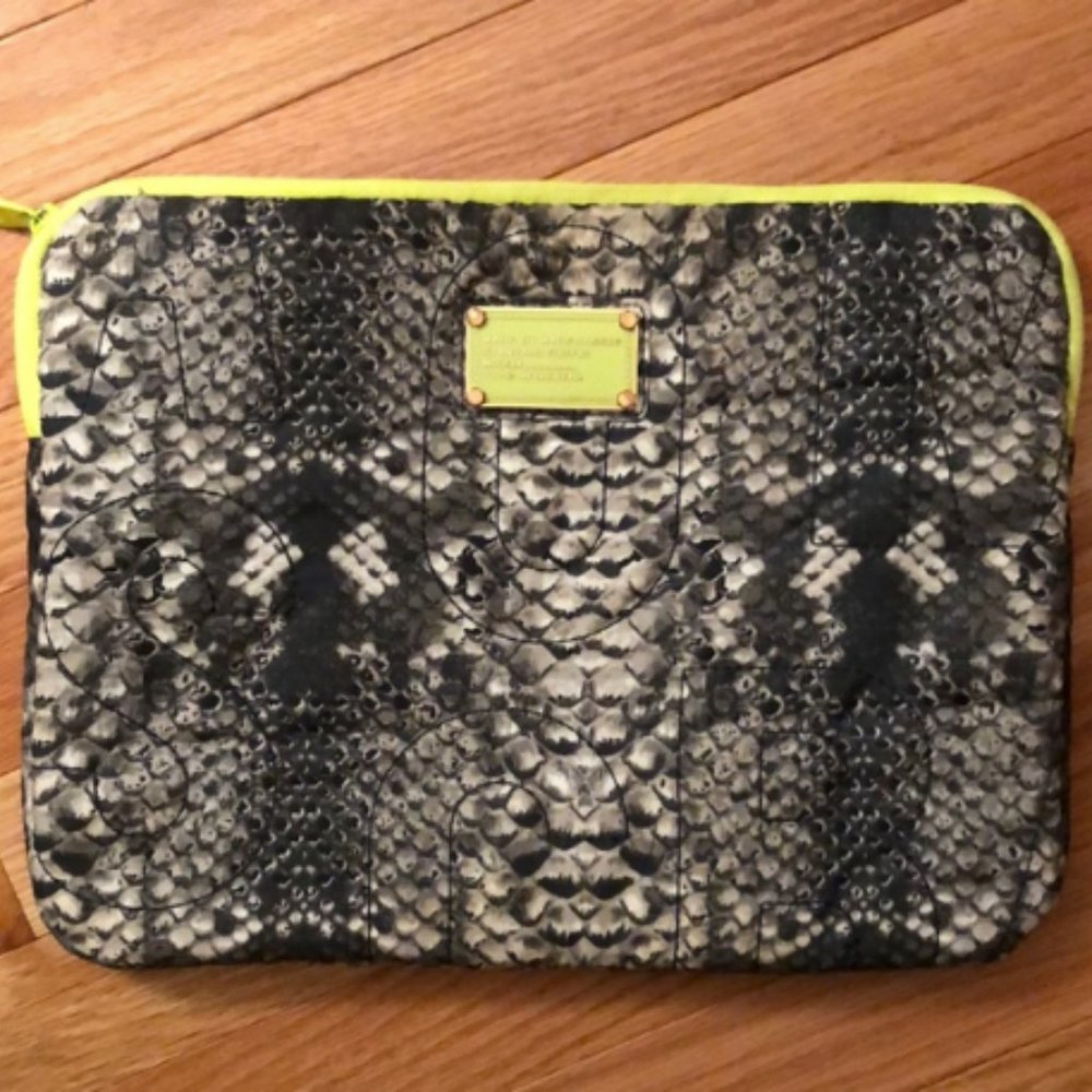 NEW Marc by Marc Jacobs Laptop Case Neon Fleece Lining Snake Skin WORKWEAR - Picture 8 of 11